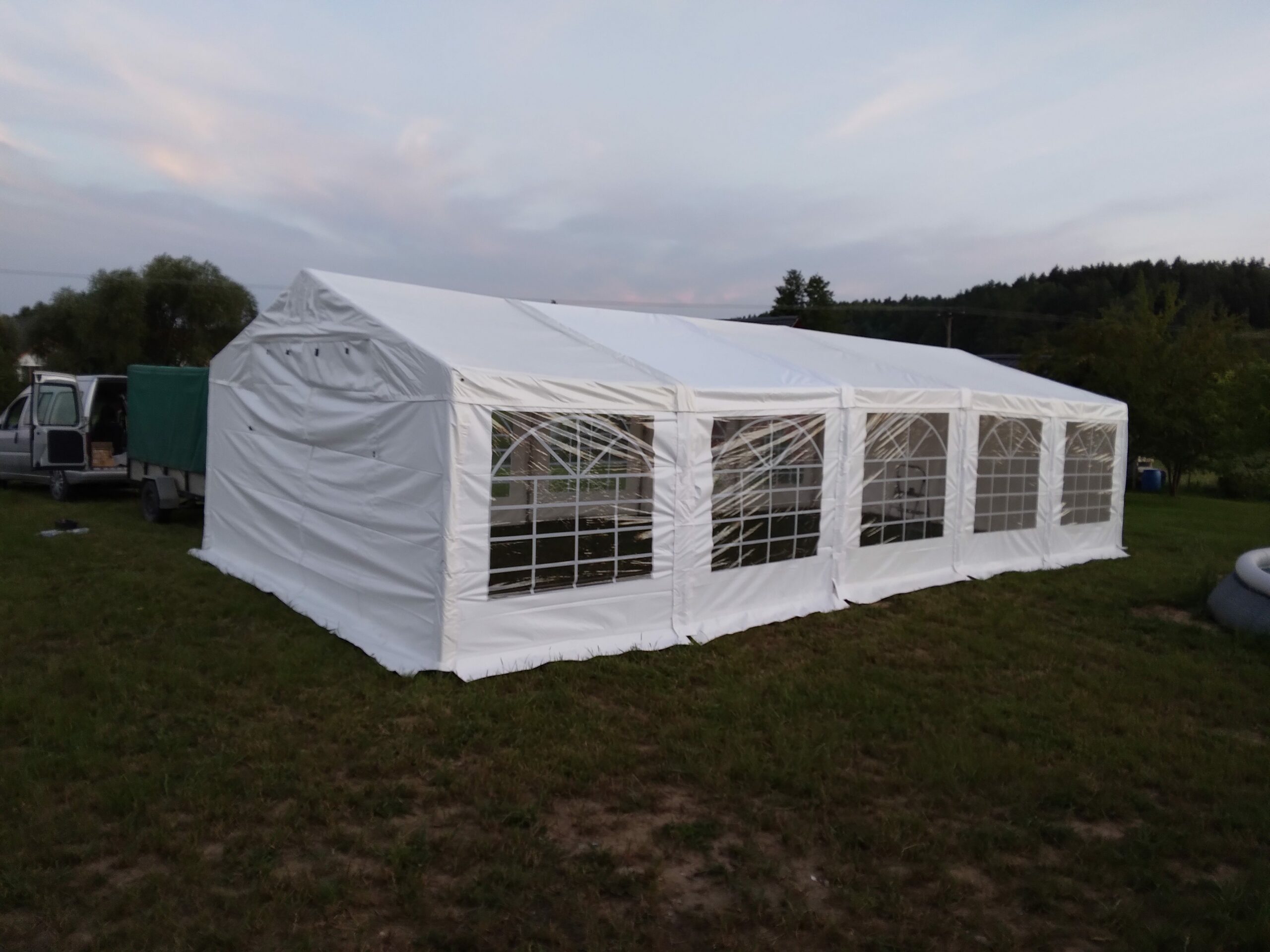 namiot-imprezowy-bia-y-5x10m-namiotynawynajem-pl-suwa-ki